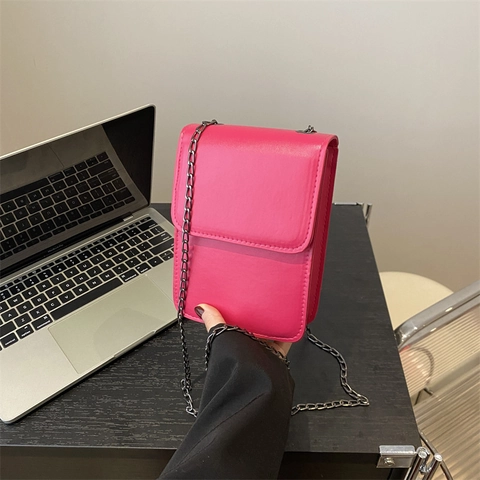 Piccola Borsa Quadrata a Tracolla in Pelle PU Minimalista Francese Con Cinturino a Catena in Metallo Patta Chiusura Magnetica Borsa per Cellulare Donna Gioielli