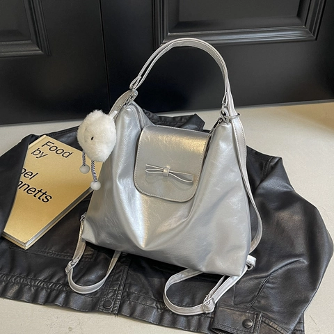 Zaino da Donna Grande Capacità Multi-Way Borsa Tote in Pelle PU Fiocco Borsa a Tracolla Con Ciondolo Nuvola Borsa Pendolare