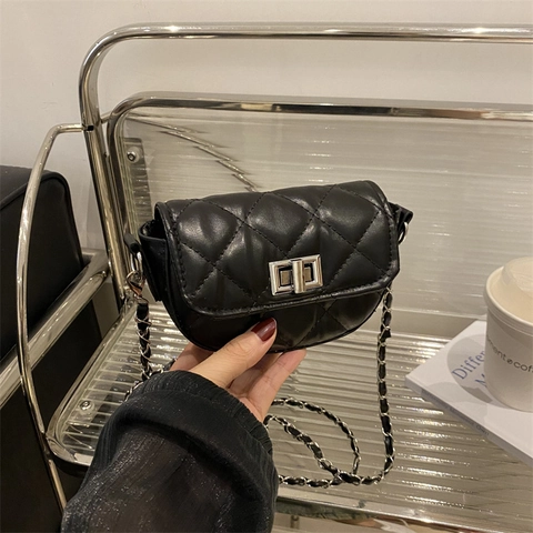 Mini Gewatteerde PU Leer Crossbody Tas Halve Cirkel Lippenstift Tas Met Ketting Riem Metalen Slot Voor Vrouwen Urban Simple Style