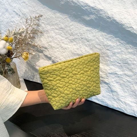 Women's Quilted Flower Embroidery Cosmetic Bag Fashionable Portable Fabric Zipper Clutch Bag For Travel Daily Storage Handbag