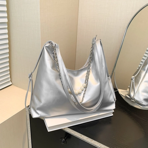 Bolso Tote de Cuero PU para Mujer Gran Capacidad Decoración con Cadena de Metal y Perlas Artificiales Urbano Minimalista Bolso de Hombro Hobo