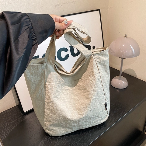 Damen Große Kapazität Nylon Wasserdichte Tragetasche Minimalistische Faltenstruktur Schultertasche Casual Pendeln Schule Handtasche