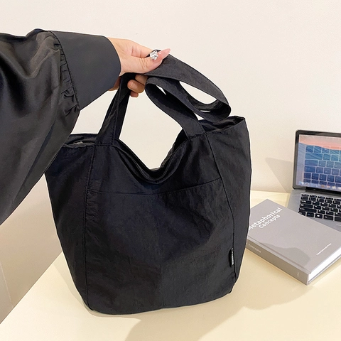 Damen Große Kapazität Nylon Wasserdichte Tragetasche Minimalistische Faltenstruktur Schultertasche Casual Pendeln Schule Handtasche