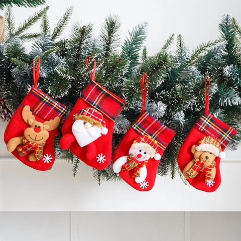 Weihnachtssocken Geschenktüten Mit Karomanschette 3D Cartoon Weihnachtsmann Schneemann Rentier Bär Hängende Dekoration Für Zuhause