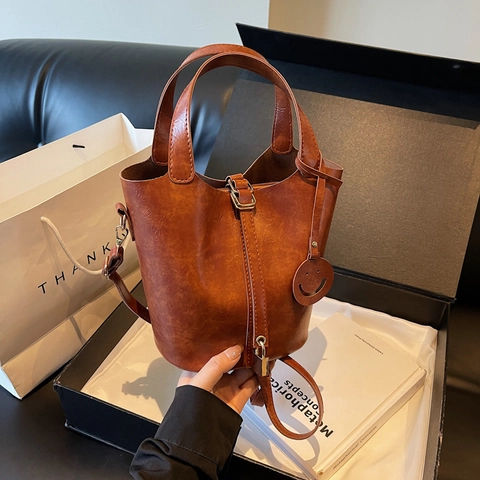 Vintage PU Leather Bucket Bag Set For Women Retro Minimalist Shoulder Crossbody Handbag With Smile Pendant Metal Lock Handle