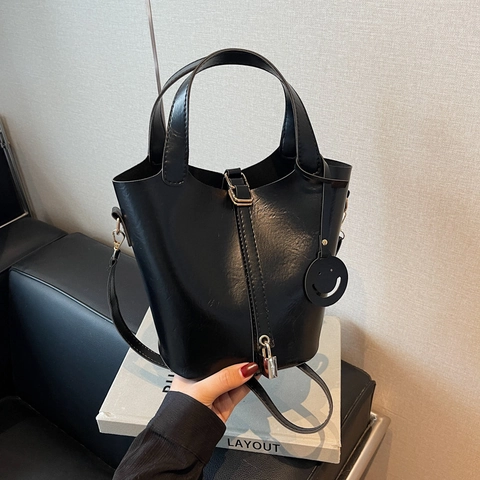 Vintage PU Leather Bucket Bag Set For Women Retro Minimalist Shoulder Crossbody Handbag With Smile Pendant Metal Lock Handle