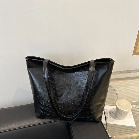 Gothic 3D Skelett Rippenbogen Geprägt Tote Bag Damen Große Kapazität Vintage PU Leder Umhängetasche Punk Rock Commuter Handtasche