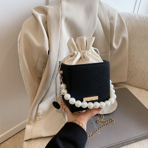 Mini Beuteltasche Damen PU Leder Gewebte Textur Künstliche Perle Griff Gold Metall Kette Kordelzug Handtasche