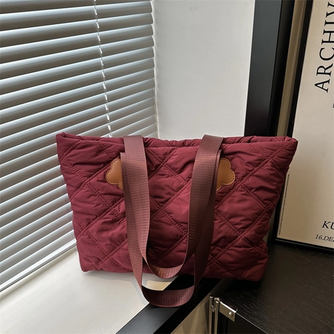 Sac Fourre-Tout Matelassé pour Femmes Grande Capacité Treillis de Diamants Sac à Épaule Rembourré Décor de Fleurs Coton Nylon