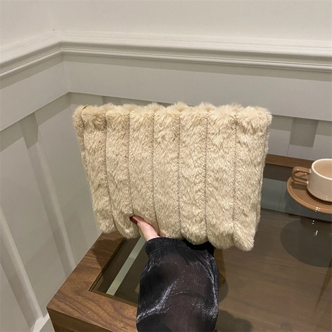 Women Faux Fur Striped Clutch Bag Autumn Winter Plush Handheld Purse Soft Versatile Evening Party Bag Fashion Handbag