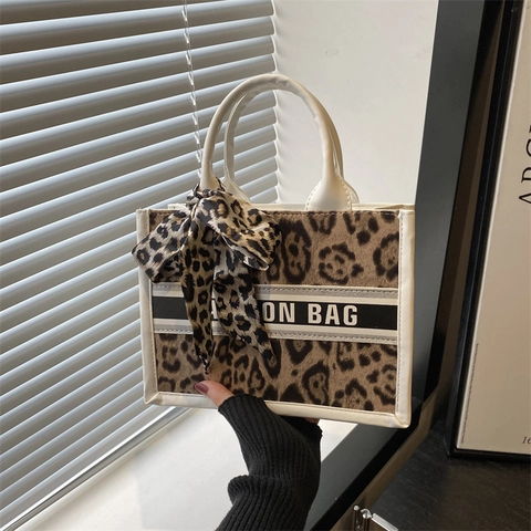 Borsa Tote da Donna alla Moda con Stampa Leopardata Borsa a Mano in PU con Grande Capacità e Sciarpa di Seta per il Pendolarismo