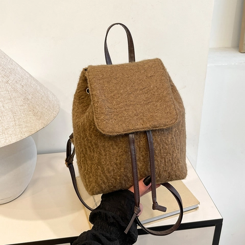 Zaino Mini in Peluche di Lana alla Moda da Donna Retrò Coreano Coulisse Patta Cartella Pendolarismo Inverno Piccolo Zainetto