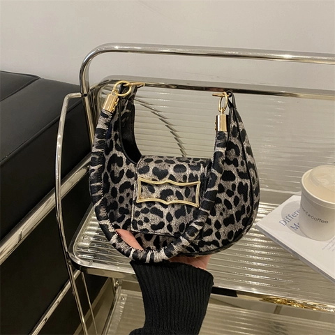 Women Leopard Print Crescent Underarm Bag PU Leather Vintage Golden Hardware Shoulder Crossbody Bag Fashion Trendy Purse