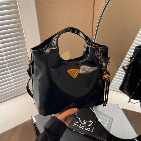 Vintage PU Leather Bucket Tote Bag With Metal Triangle Decor For Women Chic Solid Color Handbag Shoulder Crossbody Bag