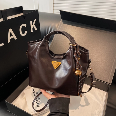 Vintage PU Leather Bucket Tote Bag With Metal Triangle Decor For Women Chic Solid Color Handbag Shoulder Crossbody Bag