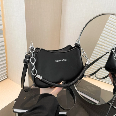 Borsa a Tracolla da Donna in Pelle PU Design Retrò a Mezzaluna Con Catena Argento Borsa Sottobraccio Minimalista per Pendolare