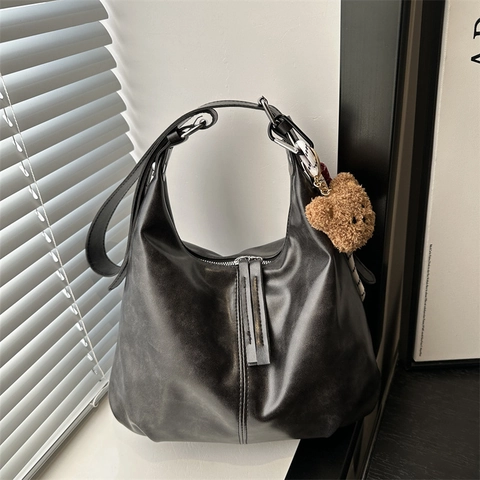 Bolso Hobo De Cuero PU De Gran Capacidad Para Mujer Minimalista De Color Sólido Bolso De Hombro Para Diario Con Llavero De Oso