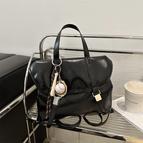 Damen Retro PU Leder Rucksack Mit Großer Kapazität Dual Use Schulter Tote Bag Mit Baseball Anhänger Streetwear Mode Handtasche