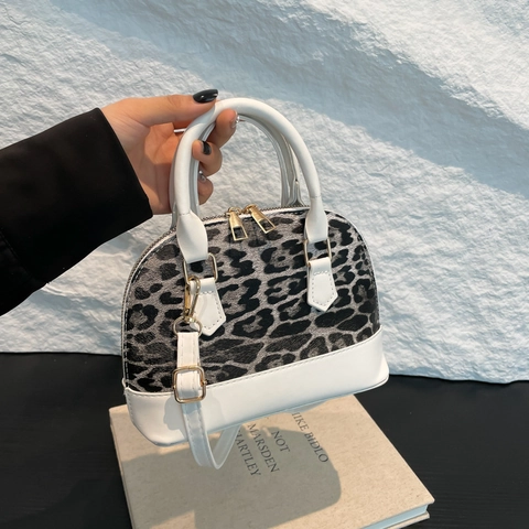 Women Fashion Leopard Print Shell Shoulder Bag PU Leather Crossbody Handbag Casual Commuter Shell Shape Hand Bag Small Purse
