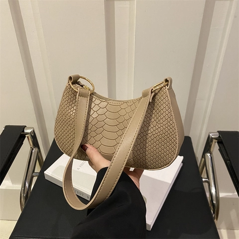 Sac Sous le Bras en Cuir PU Motif Serpent Vintage Sac à Épaule Grande Capacité Avec Anneau Doré pour Femme Mode 2025