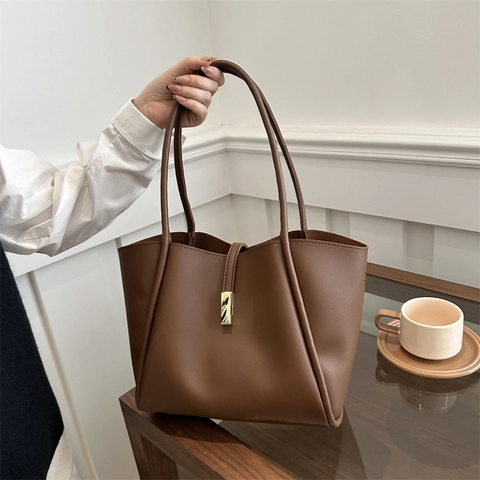 Sac Fourre-Tout Minimaliste en Cuir PU pour Femmes Grande Capacité Sac à Épaule de Navettage Avec Boucle Dorée Sac à Main Style Urbain