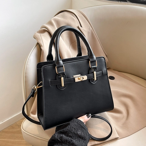 Damen PU Leder Umhängetasche Trapezform Einfarbig Handtasche Mit Metallverschluss Und Verstellbarem Riemen Elegante Pendlertasche