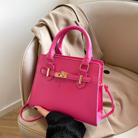 Damen PU Leder Umhängetasche Trapezform Einfarbig Handtasche Mit Metallverschluss Und Verstellbarem Riemen Elegante Pendlertasche