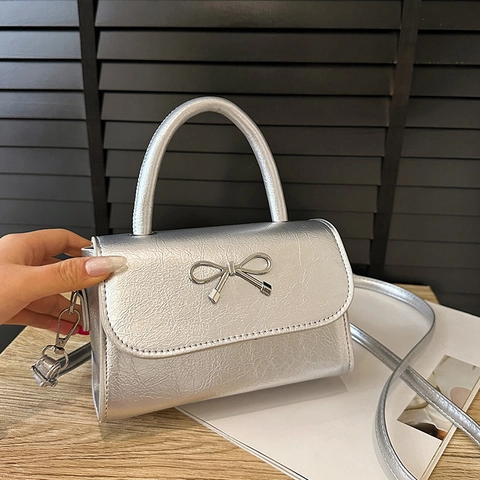 Strik Kleine Vierkante Tas Glanzend PU Leer Crossbody Tas Mini Handtas Elegant Metalen Decoratie Schoudertas Voor Vrouwen Feest Dagelijks Mode
