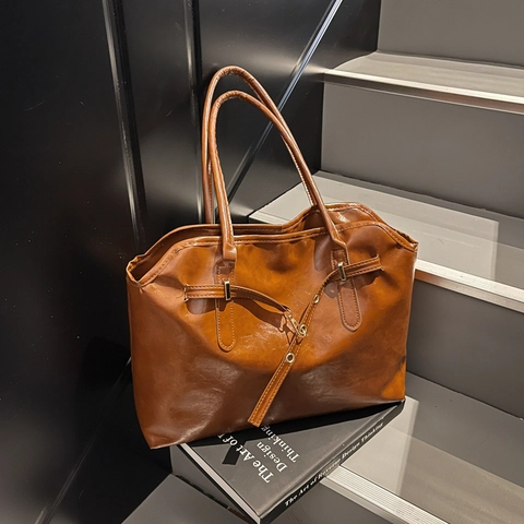 Bolso Tote Vintage de Gran Capacidad Para Mujer Cuero PU Bolso de Hombro Con Hebillas de Metal Estilo Urbano Retro Color Sólido