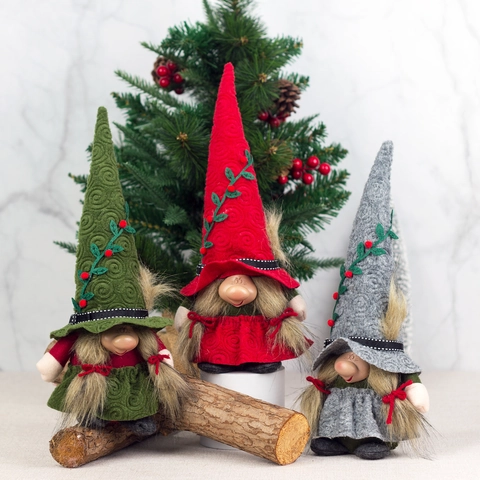 Gnome de Noël en Peluche Ornement Homme de Forêt Nordique Poupée Sans Visage Avec Broderie de Baies Pour Décor de Table de Fête