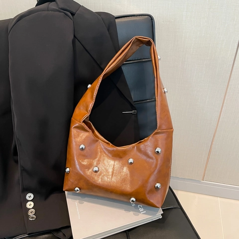 Vintage Rivet PU Leather Shoulder Bag For Women Modern Solid Color Hobo Underarm Handbag Minimalist Daily Party Bag