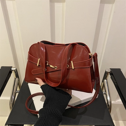 Women Retro PU Leather Shoulder Bag Large Capacity Glossy Fashion Crossbody Bag With Metal Buckle Daily Underarm Bag