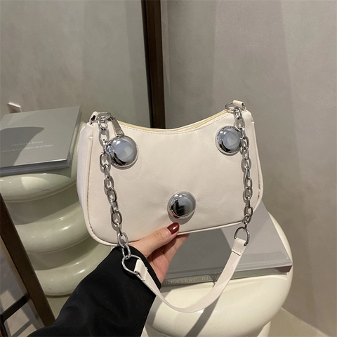 Damen Fashion PU Leder Achseltasche Schultertasche Mit Großen Silbernen Nieten Reißverschluss Minimalistische Kette Crossbody Handtasche