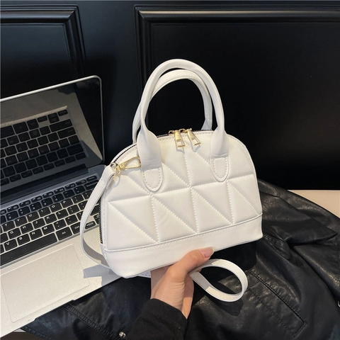 Borsa a Conchiglia in Pelle PU Trapuntata da Donna Motivo Geometrico a Triangolo Borsa a Tracolla Hardware Oro Borsa Urban Minimalista