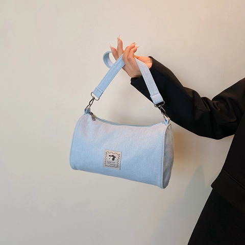 Damen Mode Denim Zylindertasche Lässige Zylindrische Umhängetasche Leichte Denim Crossbody Tasche Mit Süßem Cartoon Patch