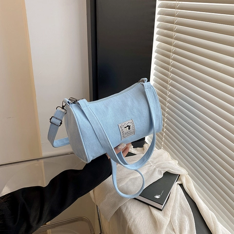 Damen Mode Denim Zylindertasche Lässige Zylindrische Umhängetasche Leichte Denim Crossbody Tasche Mit Süßem Cartoon Patch