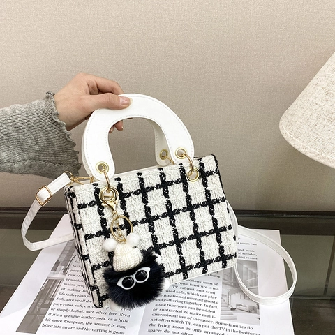 Damen Kariert Tweed Schultertasche Vintage Lady Handtasche Mit Plüsch Anhänger Kleine Umhängetasche Für Alltag Reise Shopping