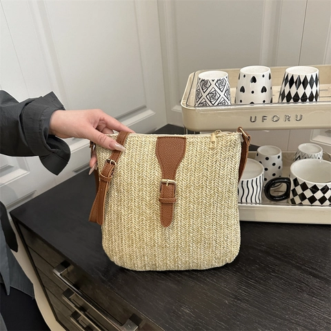 Women Minimalist Straw Woven Tote Bag Contrast Color Summer Vacation Shoulder Crossbody Bag Casual Beach Woven Purse Handbag