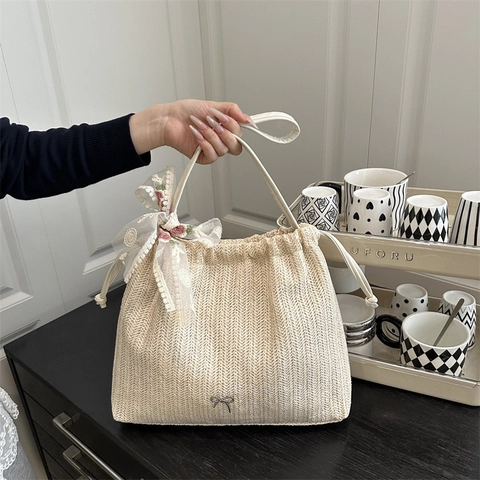 Damen Stroh Gewebte Tasche Mit Blumen Spitze Schleife Frische Pastorale Umhängetasche Große Kapazität Kordelzug Strandtasche