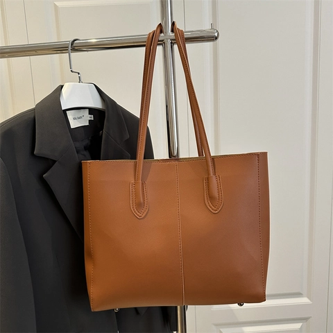 Ensemble de Sac Fourre-tout en Cuir PU Minimaliste Urbain pour Femmes Grande Capacité Sac à Bandoulière Avec Pochette
