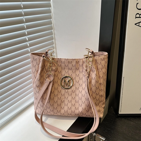 Borsa Tote da Donna Retro con Stampa Monogramma M Grande Capacità in Pelle PU Borsa a Tracolla con Catena in Metallo Logo Oro