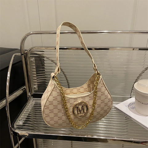 Women Hobo Shoulder Bag PU Leather M Letter Print Metal Chain Underarm Bag Daily Commuting Stylish Handbag