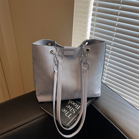 Bolso Tote de Mujer de Piel PU de Gran Capacidad Minimalista Urbano de Color Sólido Bolso de Hombro Con Cadena de Metal de Axila