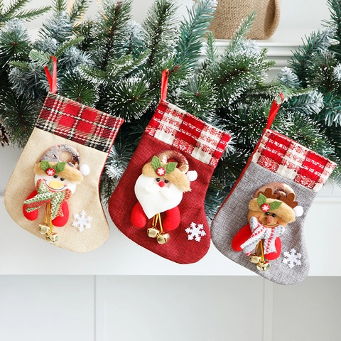 3D Cartoon Weihnachtsstrumpf Dekoration Mit Glocke Sackleinen Karomuster Weihnachtsmann Schneemann Rentier Kleiner Geschenksack