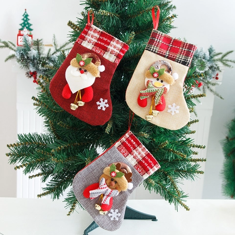 3D Cartoon Weihnachtsstrumpf Dekoration Mit Glocke Sackleinen Karomuster Weihnachtsmann Schneemann Rentier Kleiner Geschenksack
