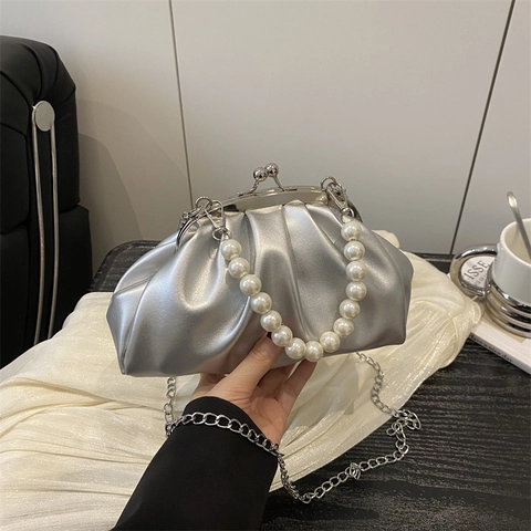 Women Ruched Cloud Bag PU Leather Pearl Handle Shoulder Bag With Metal Chain Strap Vintage Kiss Lock Crossbody Bag Party Clutch