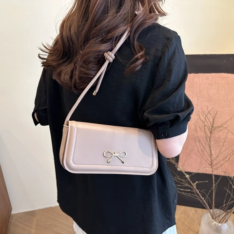 Trendy PU Leather Baguette Bag For Women Fashionable Shoulder Bag With Golden Bow Metal Buckle Daily Small Square Handbag