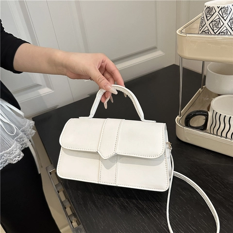 Borsa Piccola Quadrata da Donna in Pelle PU Minimalista con Patta a V Manico Superiore e Tracolla Regolabile