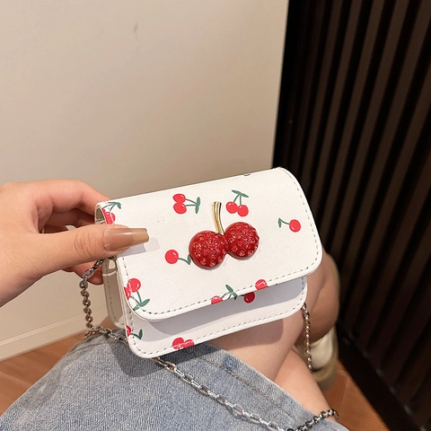 Damen Süß Kirsche Drucken Kleine Quadratische Tasche Mit 3D Strass Kirsche Dekor PU Leder Mini Umhängetasche Metallkette Schultertasche Mode Handtasche
