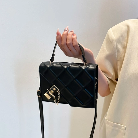 Women Quilted Shoulder Bag Small PU Leather Square Handbag Lingge Gold Chain Crossbody Bag For Daily Commuting Ladies Purse